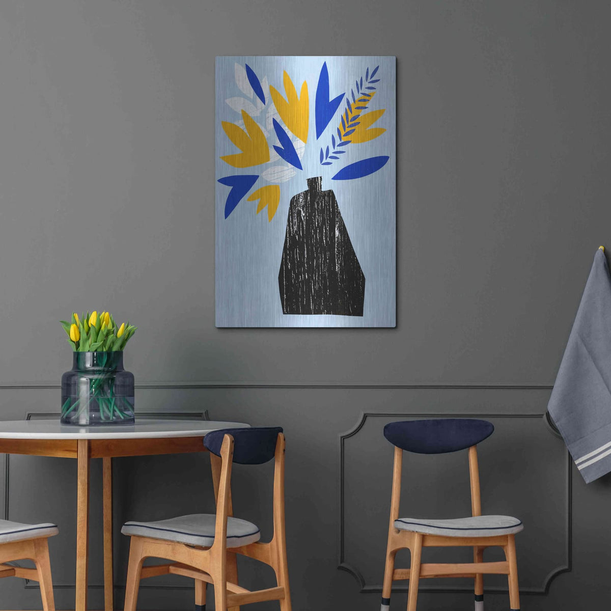 'Ruffled Vase II' by Annie Warren – Metal Wall Art, 24x36 room view