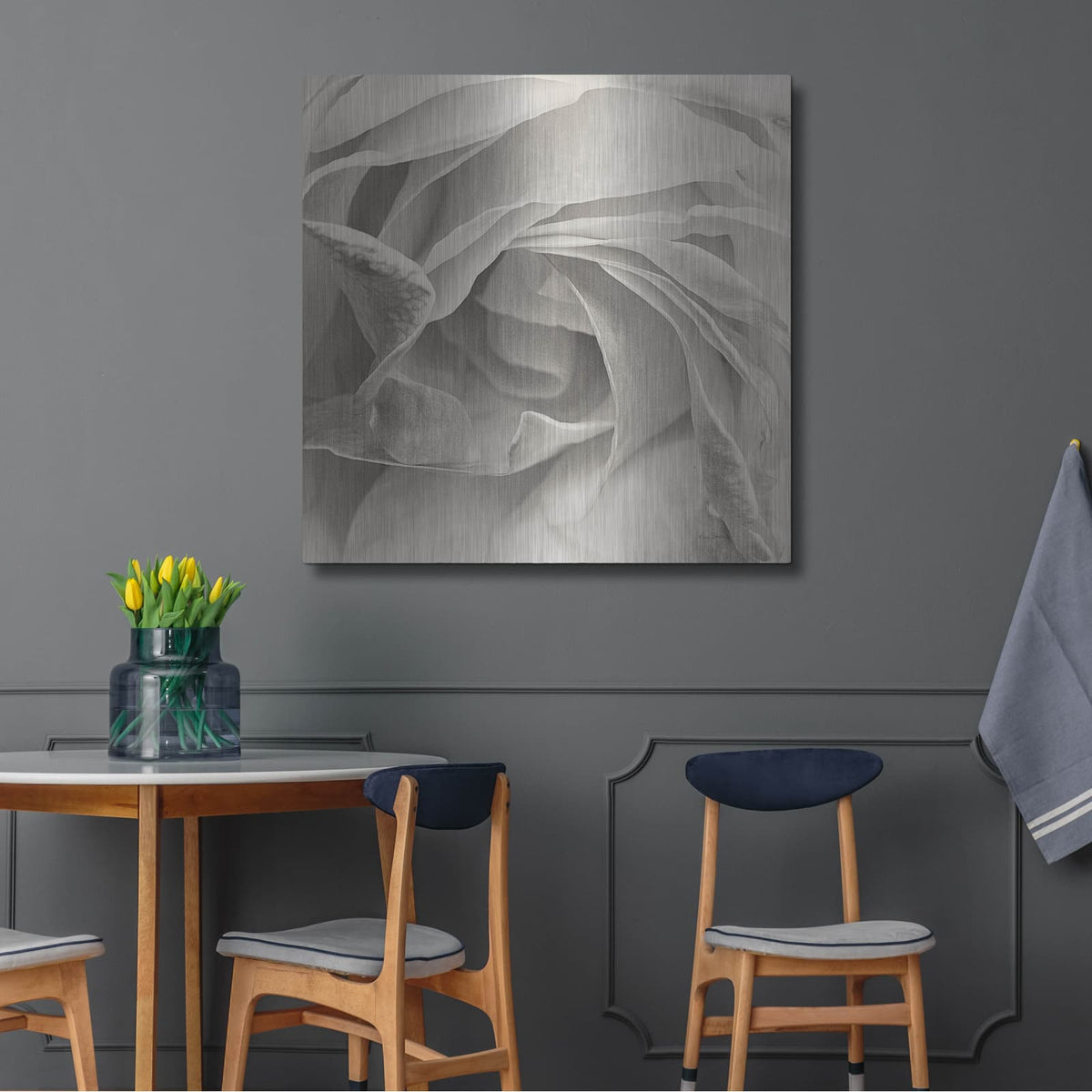 'Georgia Bw' by Keri Bevan – Metal Wall Art, 36x36 room view