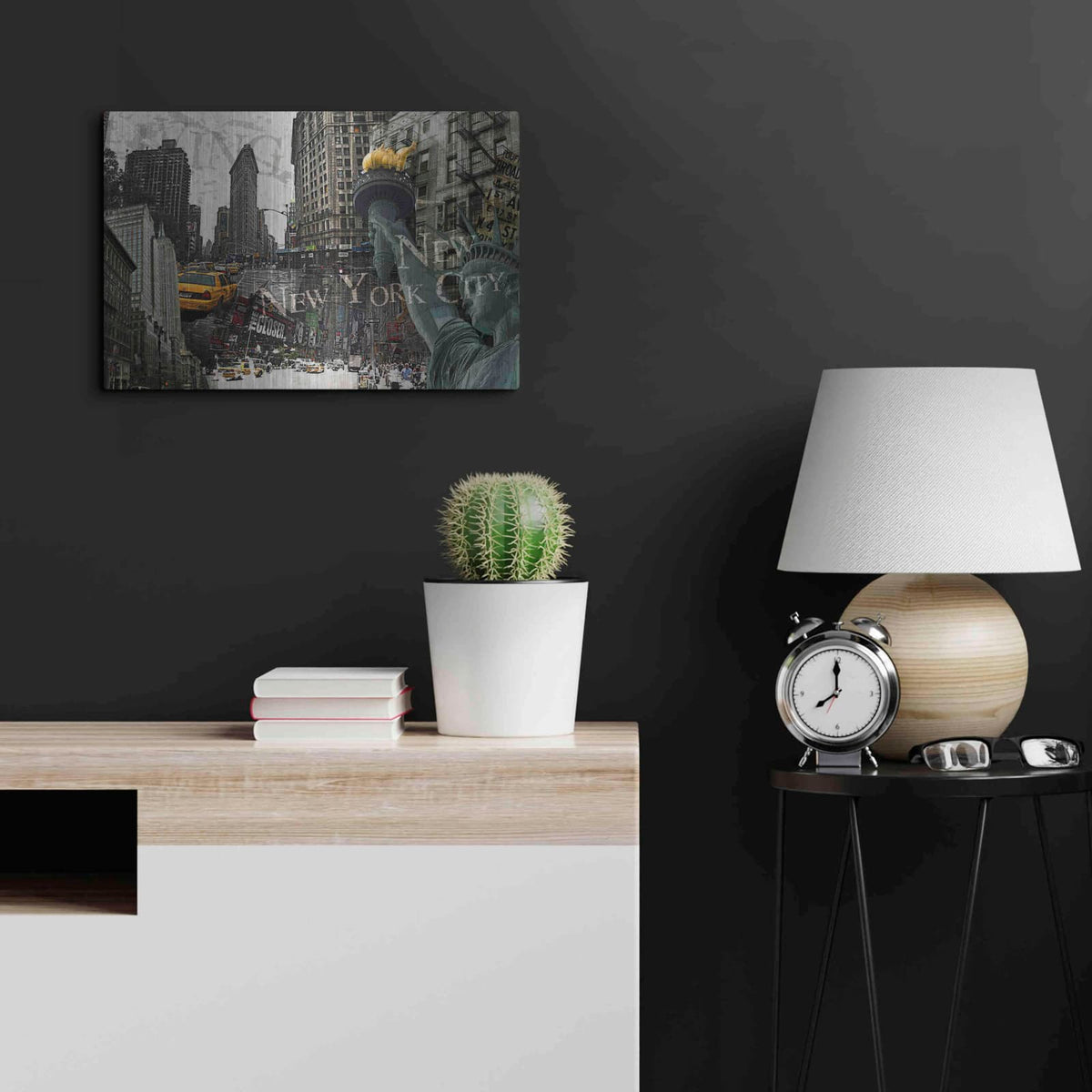 'New York' by GraphINC – Metal Wall Art, 24x16 room view
