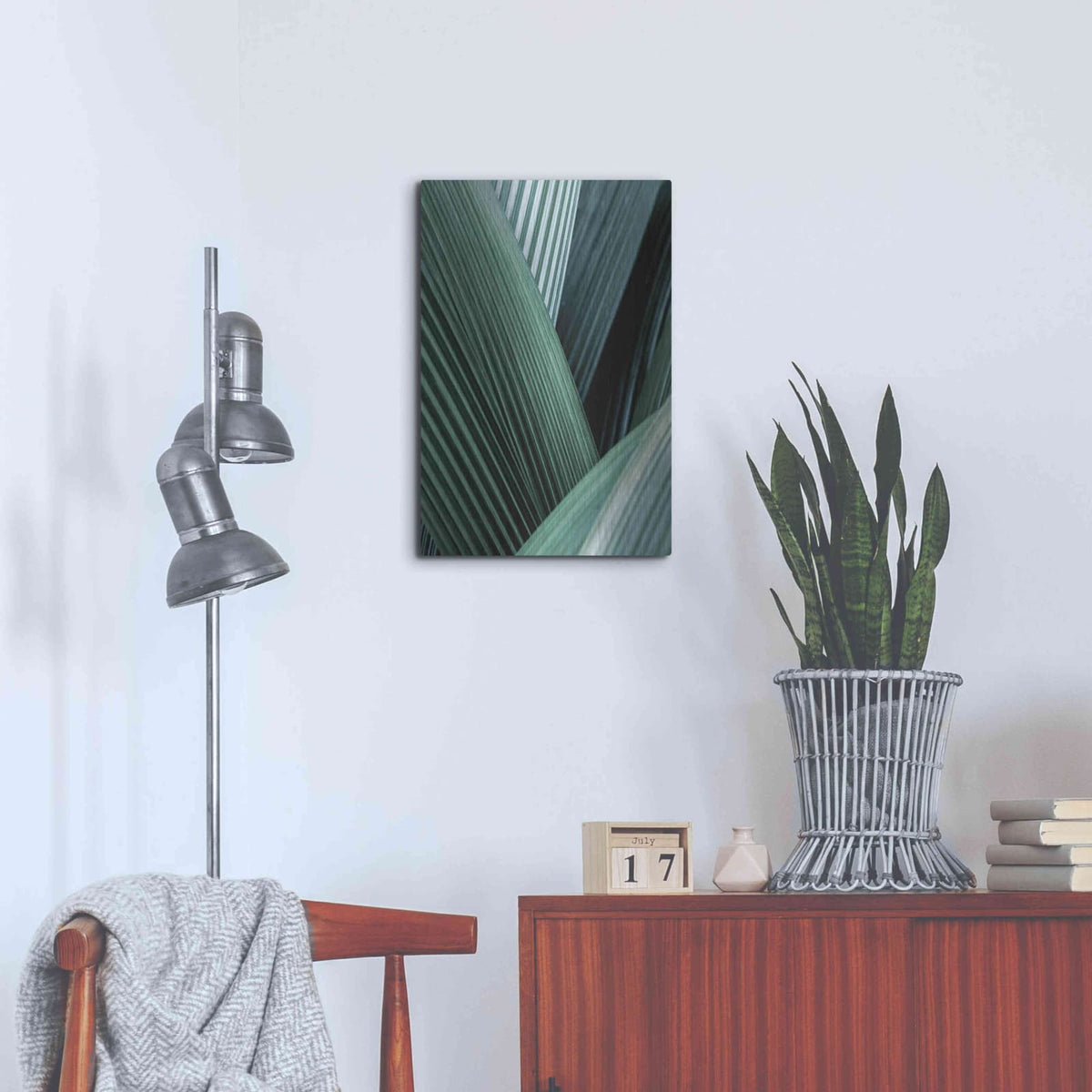 'Close Up I' by Incado – Metal Wall Art, 16x24 room view