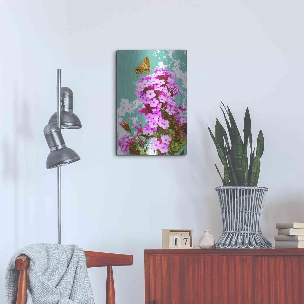 'Skipper On Flox' by Evelia Designs – Metal Wall Art, 16x24 room view