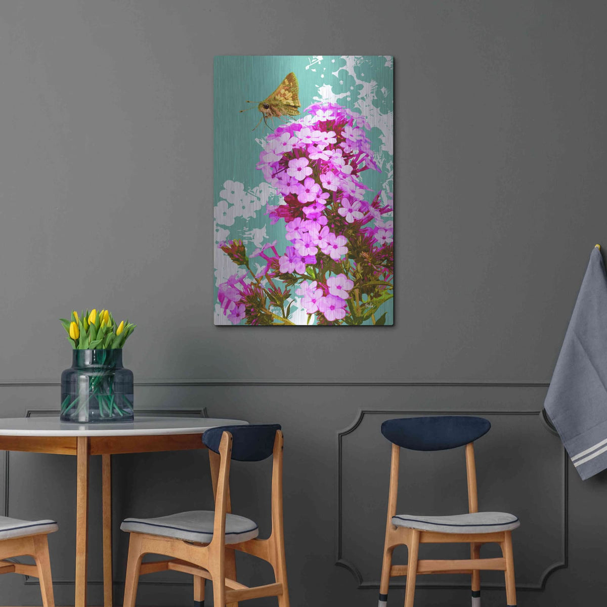 'Skipper On Flox' by Evelia Designs – Metal Wall Art, 24x36 room view