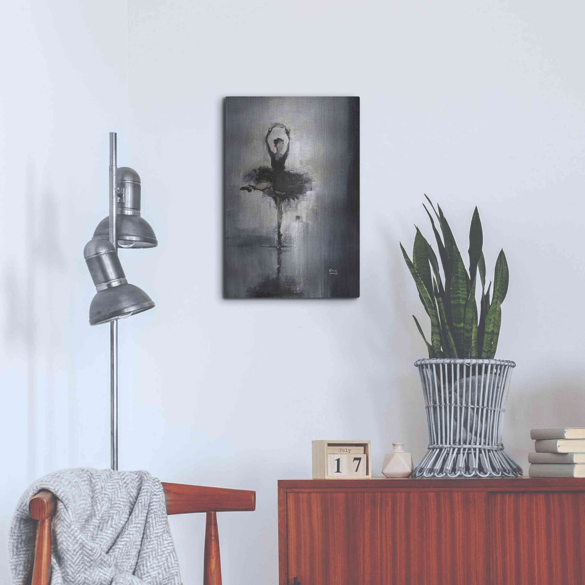 'Prima Donna' by Oscar Alvarez Pardo – Metal Wall Art, 16x24 room view