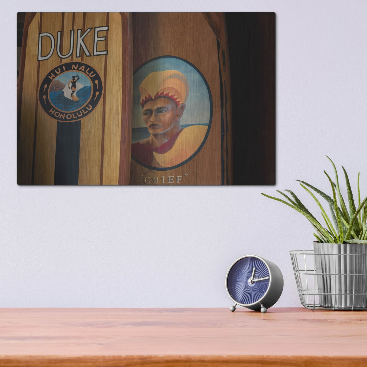 'Surf Hawaii' by Dennis Frates – Metal Wall Art, 16x12 room view