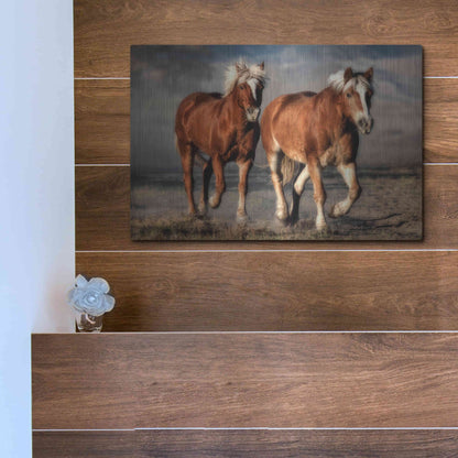 Luxe Metal Art 'Trotting,', Metal Wall Art,16x12