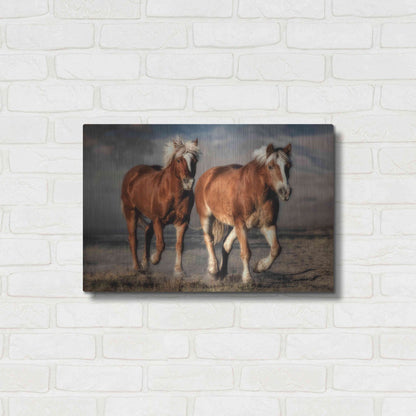 Luxe Metal Art 'Trotting,', Metal Wall Art,24x16