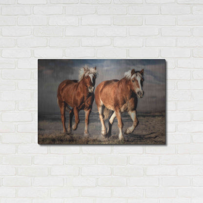 Luxe Metal Art 'Trotting,', Metal Wall Art,36x24