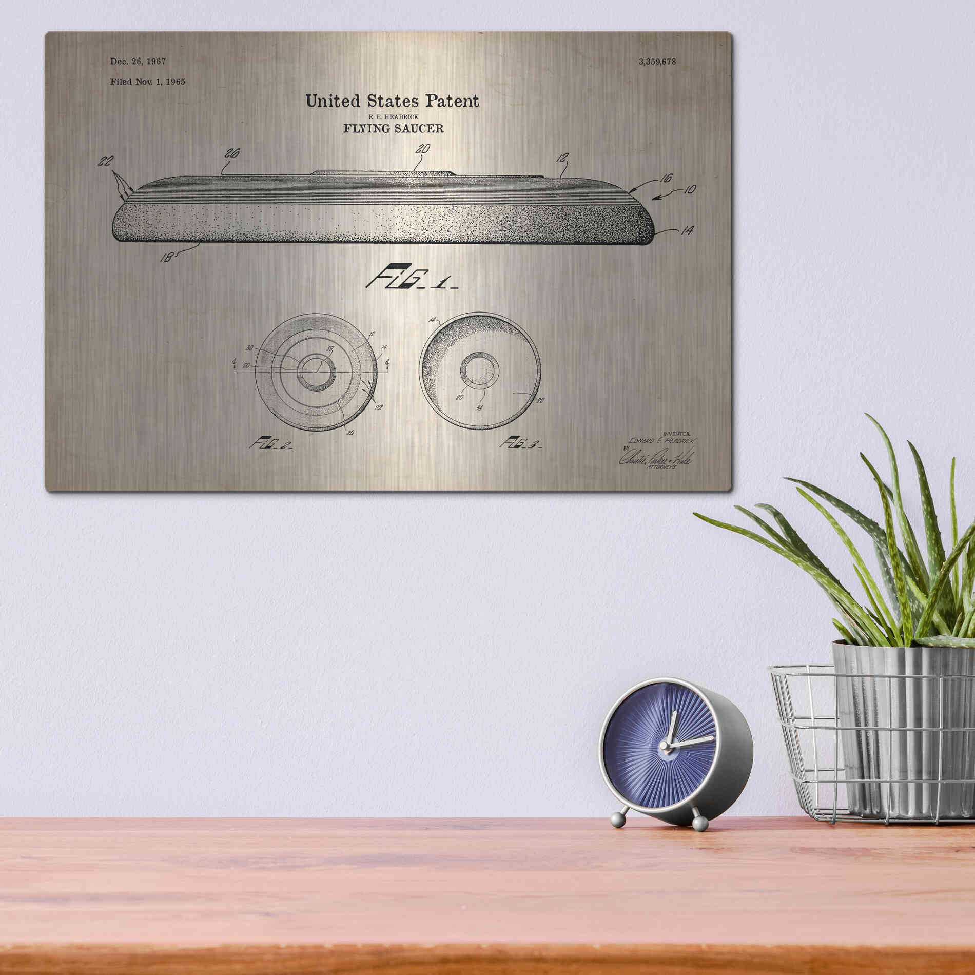 Luxe Metal Art 'Flying Disc Blueprint Patent Parchment' Metal Wall Art,16x12
